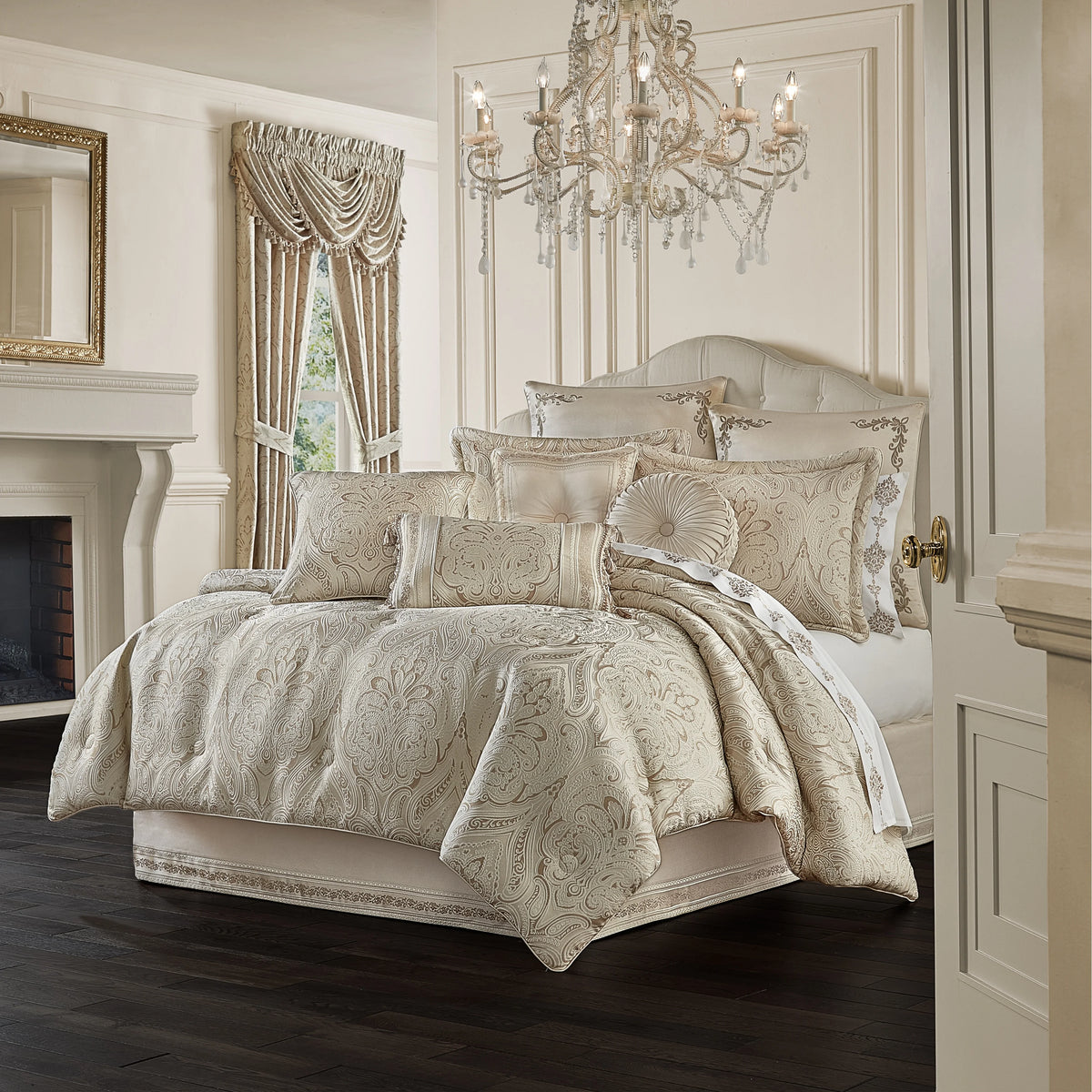 J. Queen New York  Trinity Comforter Set King