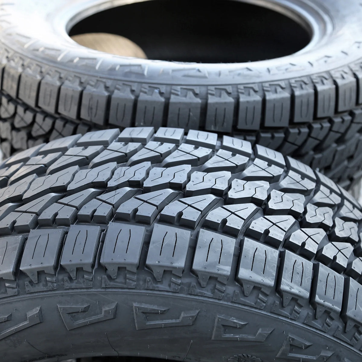 245/65R17 LION SPORT A/T 111T XL Fits: 2004 Jeep Grand Cherokee Overland, 2019 Jeep Cherokee Trailhawk Elite