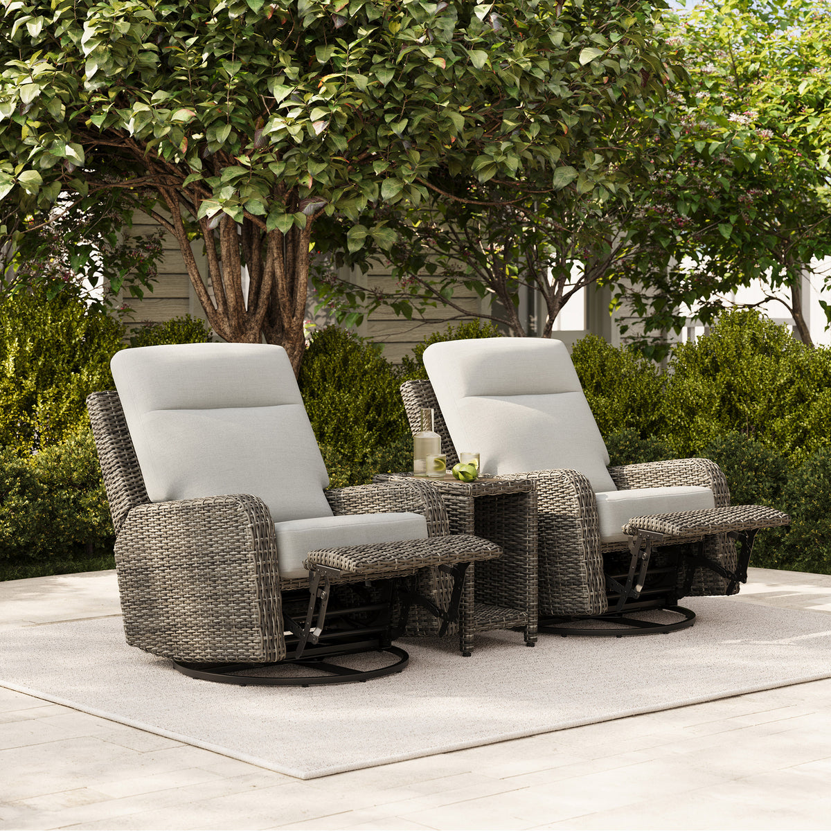 Thomasville Elko 3-piece Outdoor Swivel Glider Recliner Set