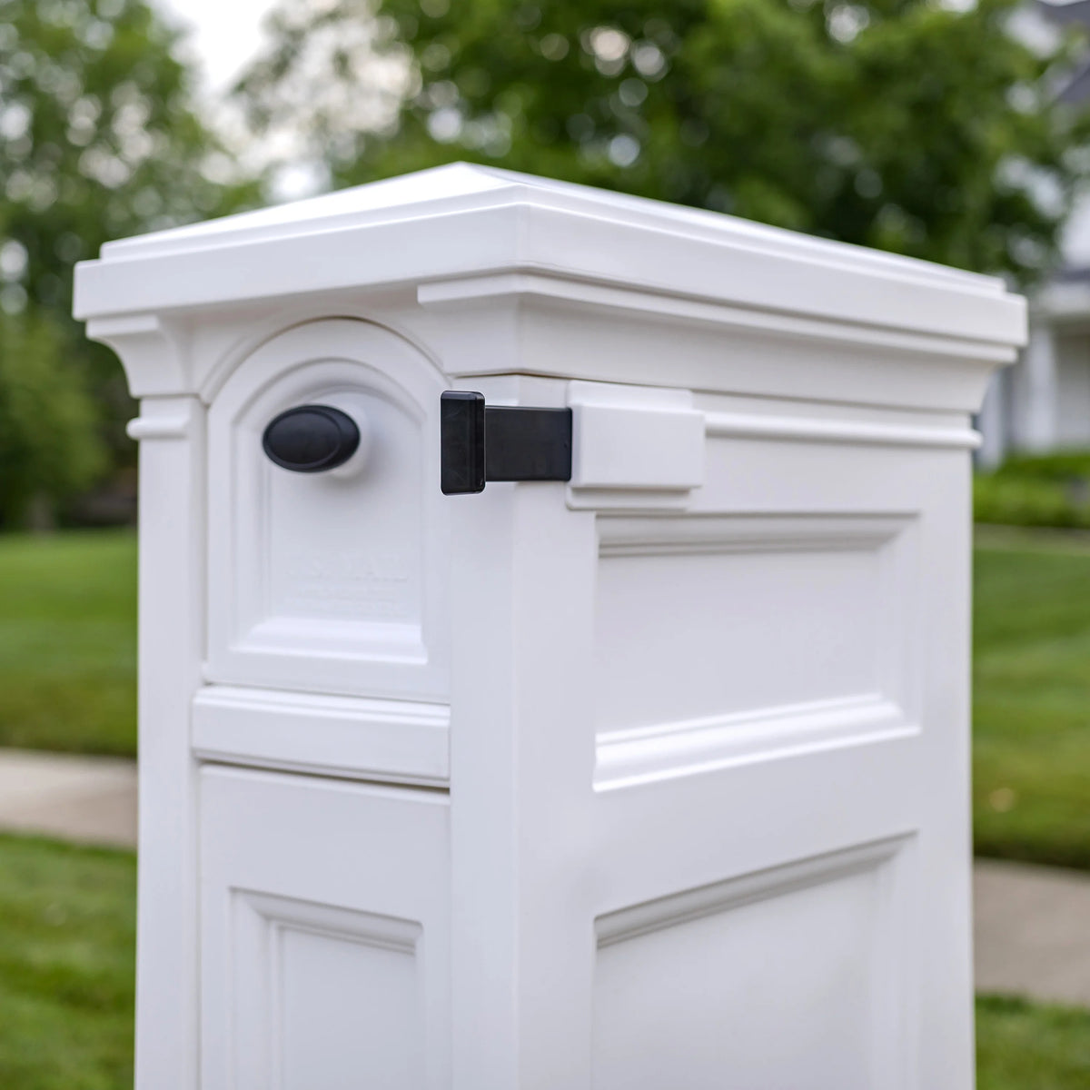 Step2 Atherton Reserve White Lockable Package Storage Mailbox, Plastic