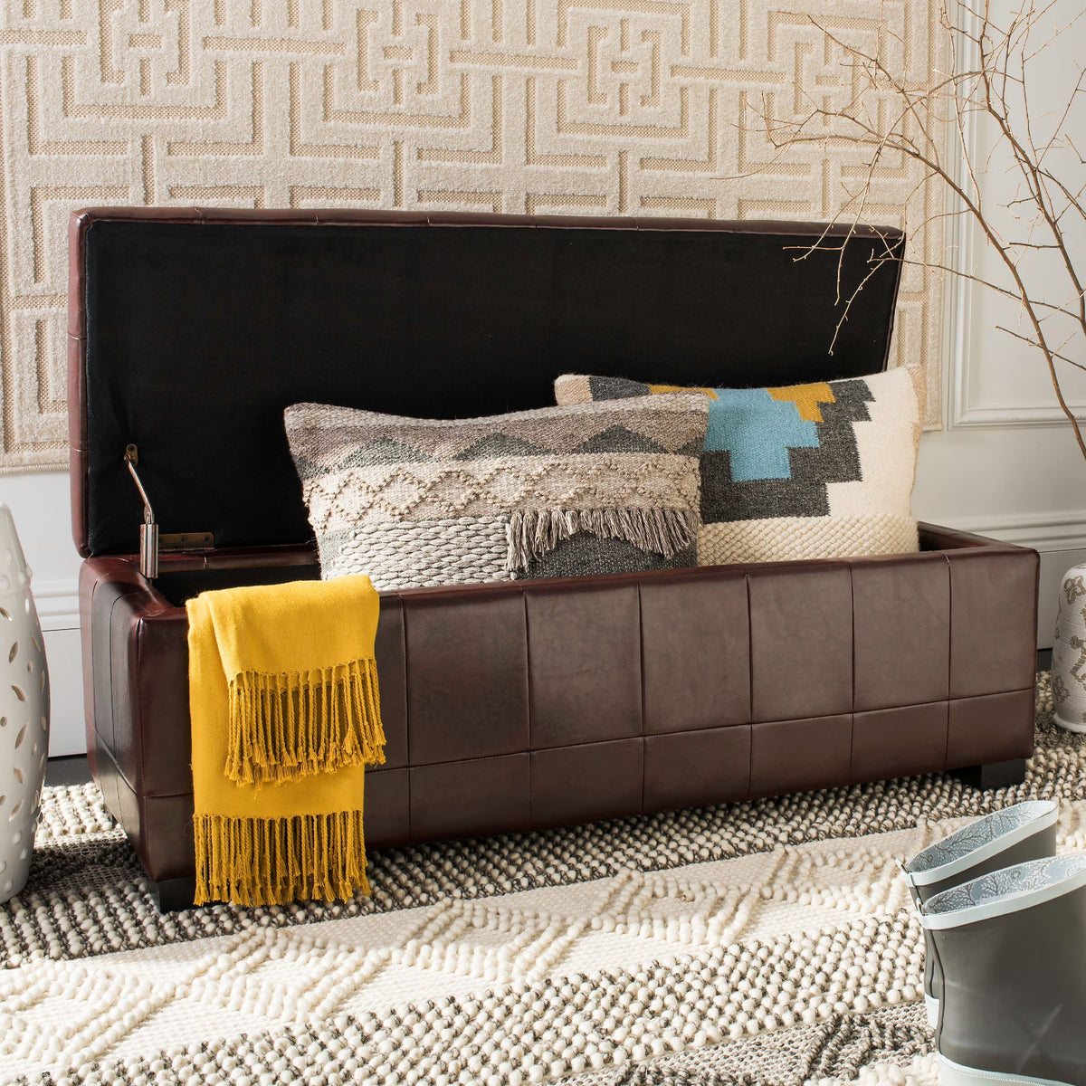 SAFAVIEH Large Manhattan Rustic Tufted Storage Bench, Brown