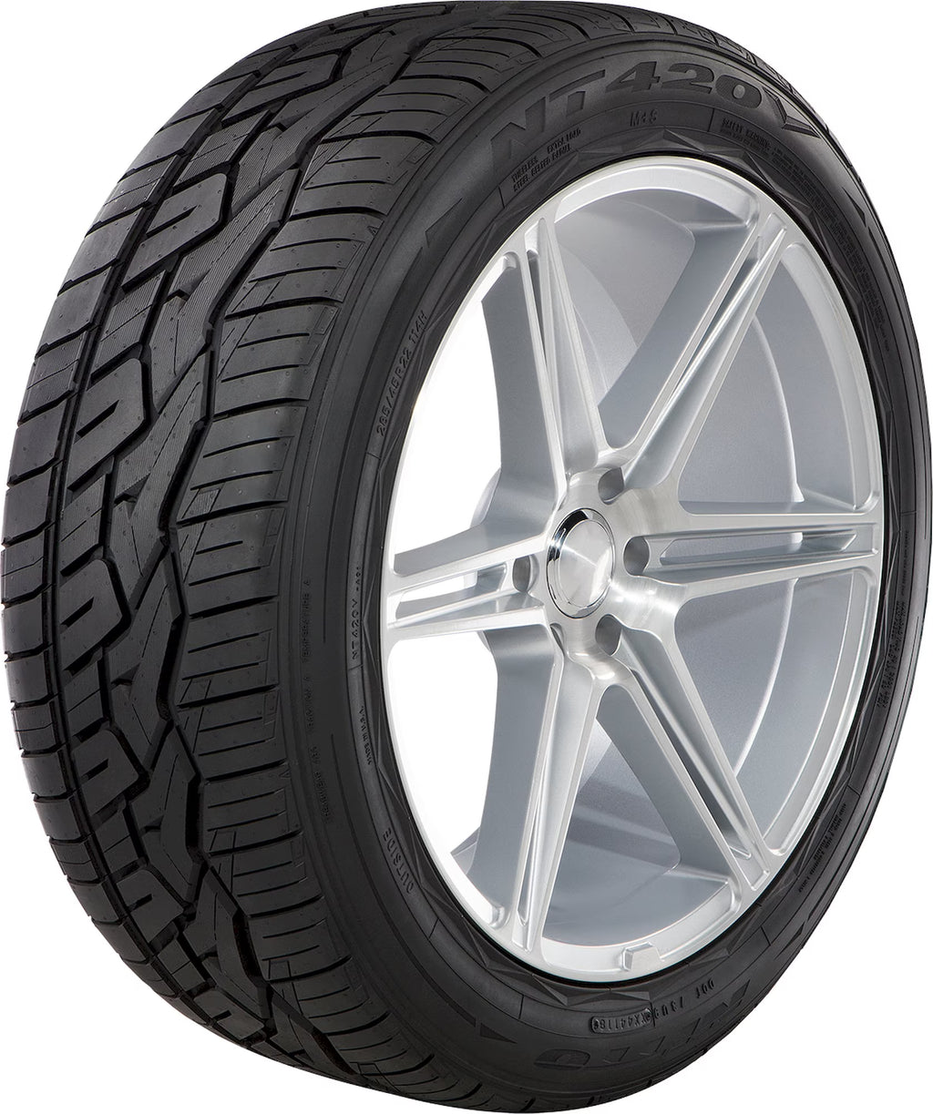 Nitto NT420V 275/45R22 112V Light Truck Tire