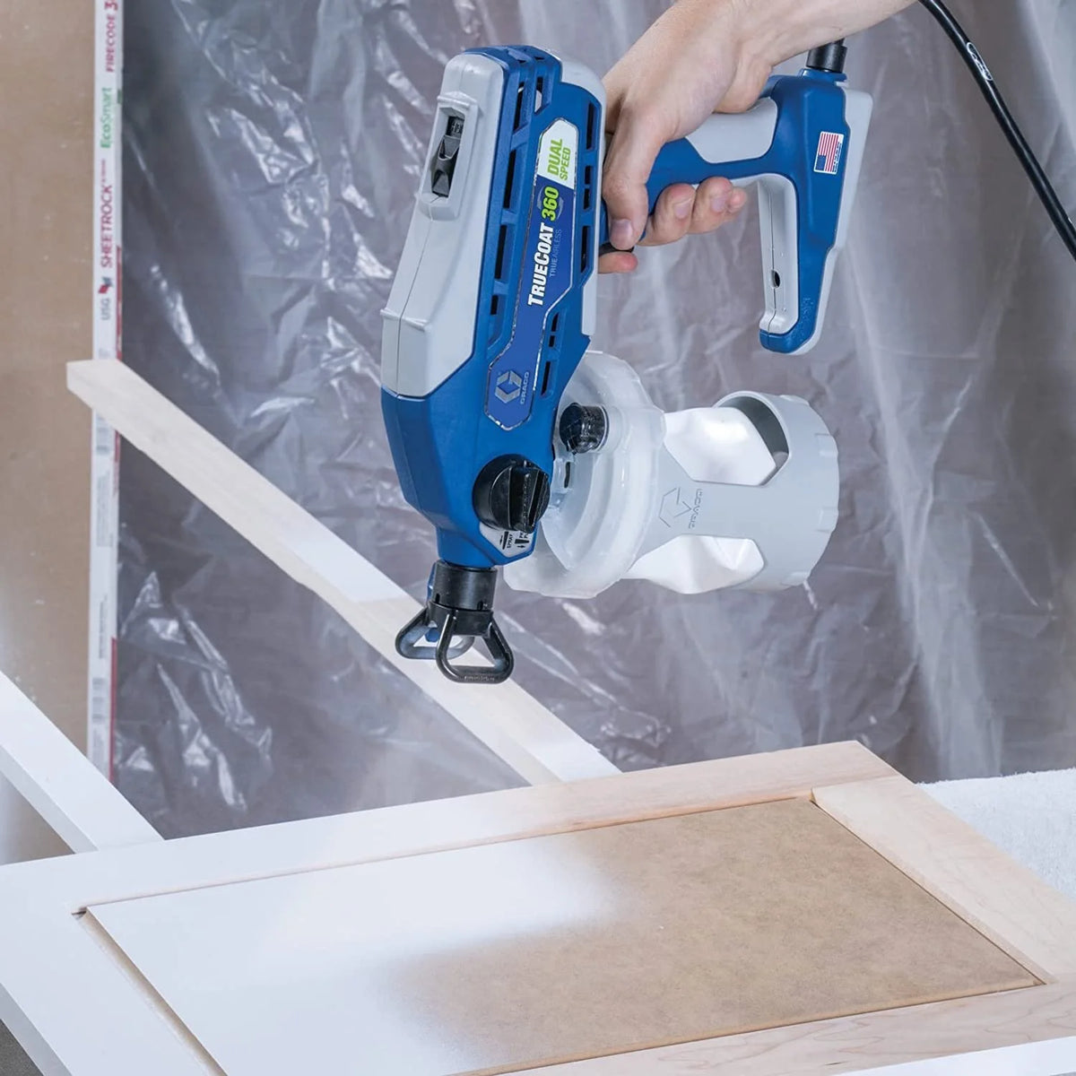 Graco 26D281, Handheld Airless Paint Sprayer, Dual Speed, 5.64 lb, 2 Gallon Capacity