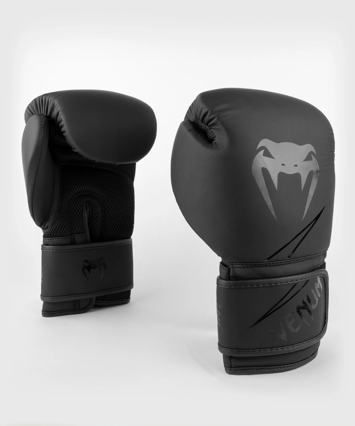 Venum Classic 70 lb Heavy Punching Bag Kit �?Boxing & MMA Training �?Black/White �?48�?Assembled