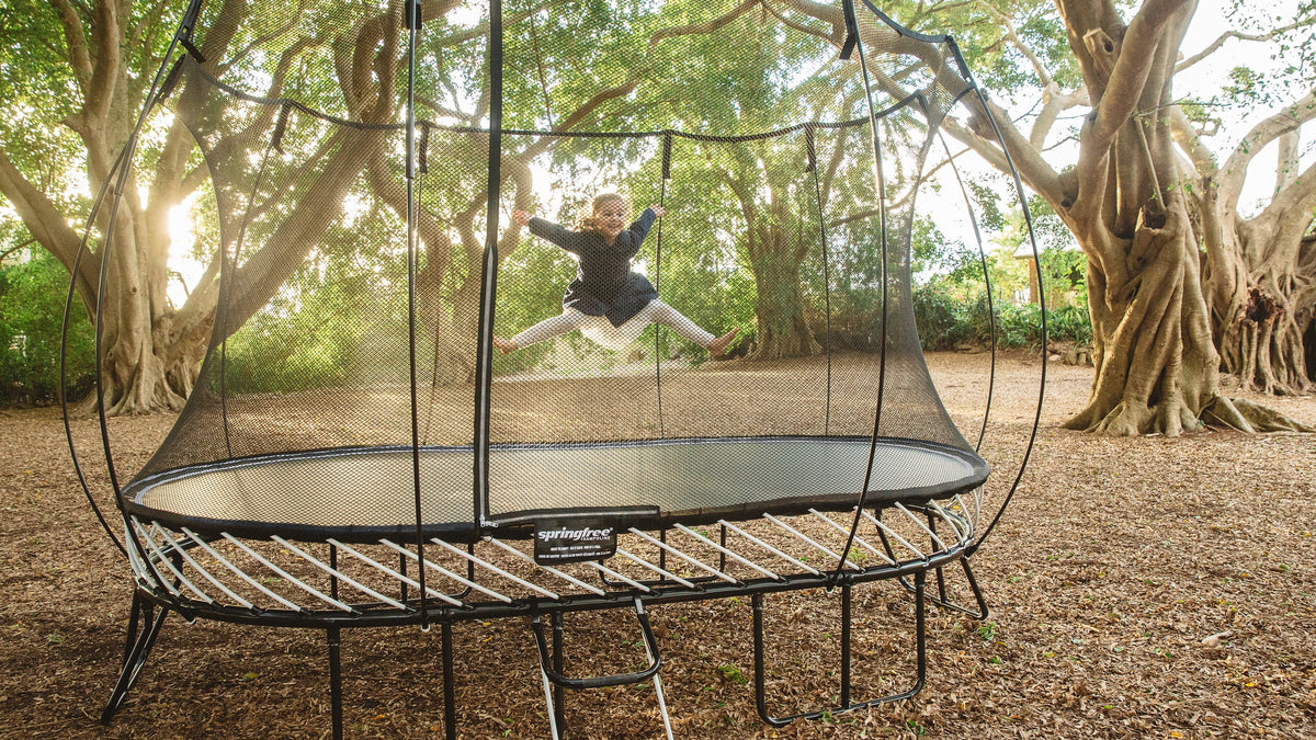 Springfree 8 x 13 ft Large Oval Trampoline w/ Safety Net & SoftEdge Mat