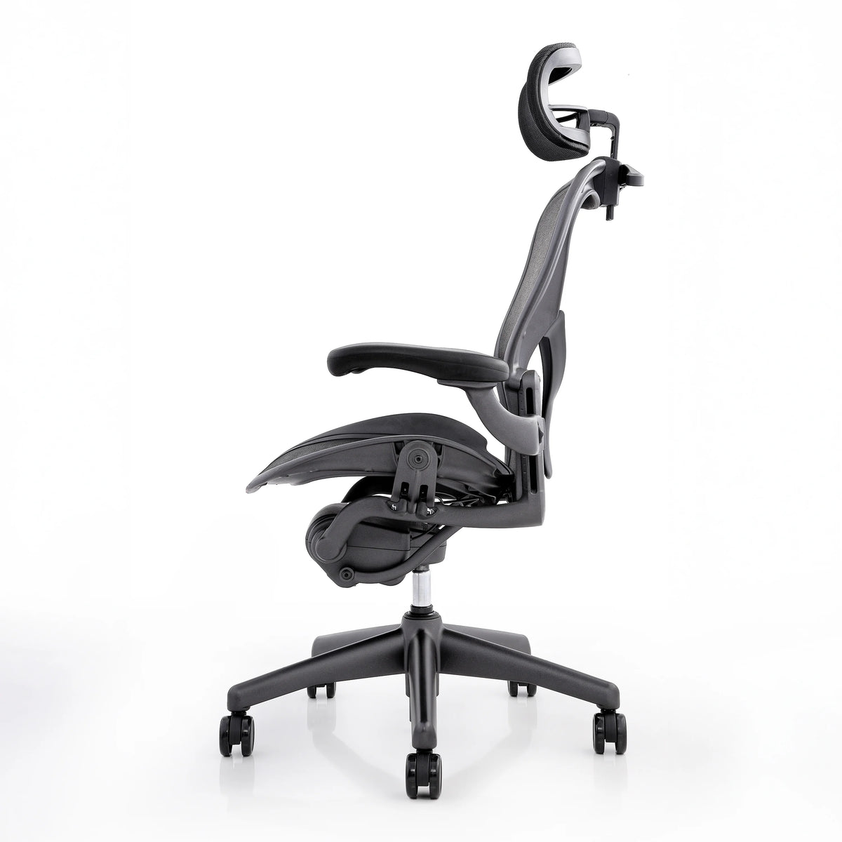 Herman Miller Aeron Chair Size B (𝙍𝙚𝙛𝙪𝙧𝙗𝙞𝙨𝙝𝙚𝙙)| Fully Adjustable Ergonomic Mesh Office Chair with Posture Fit Support, Tilt Limiter, and Roller Index Arm Adjustments With Headrest