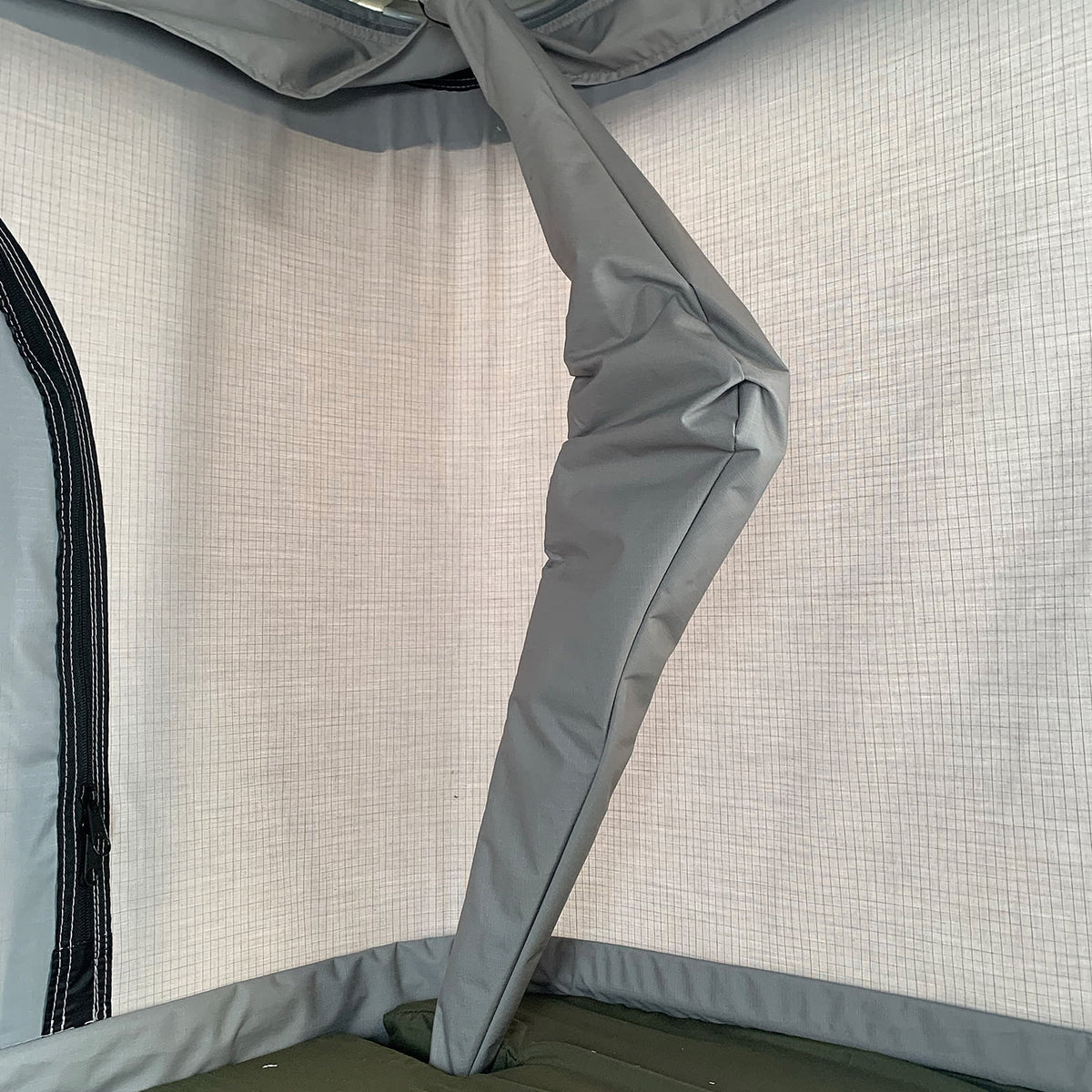 Trustmade Hard Shell Rooftop Tent 100% Waterproof Design 50mm Mattress.