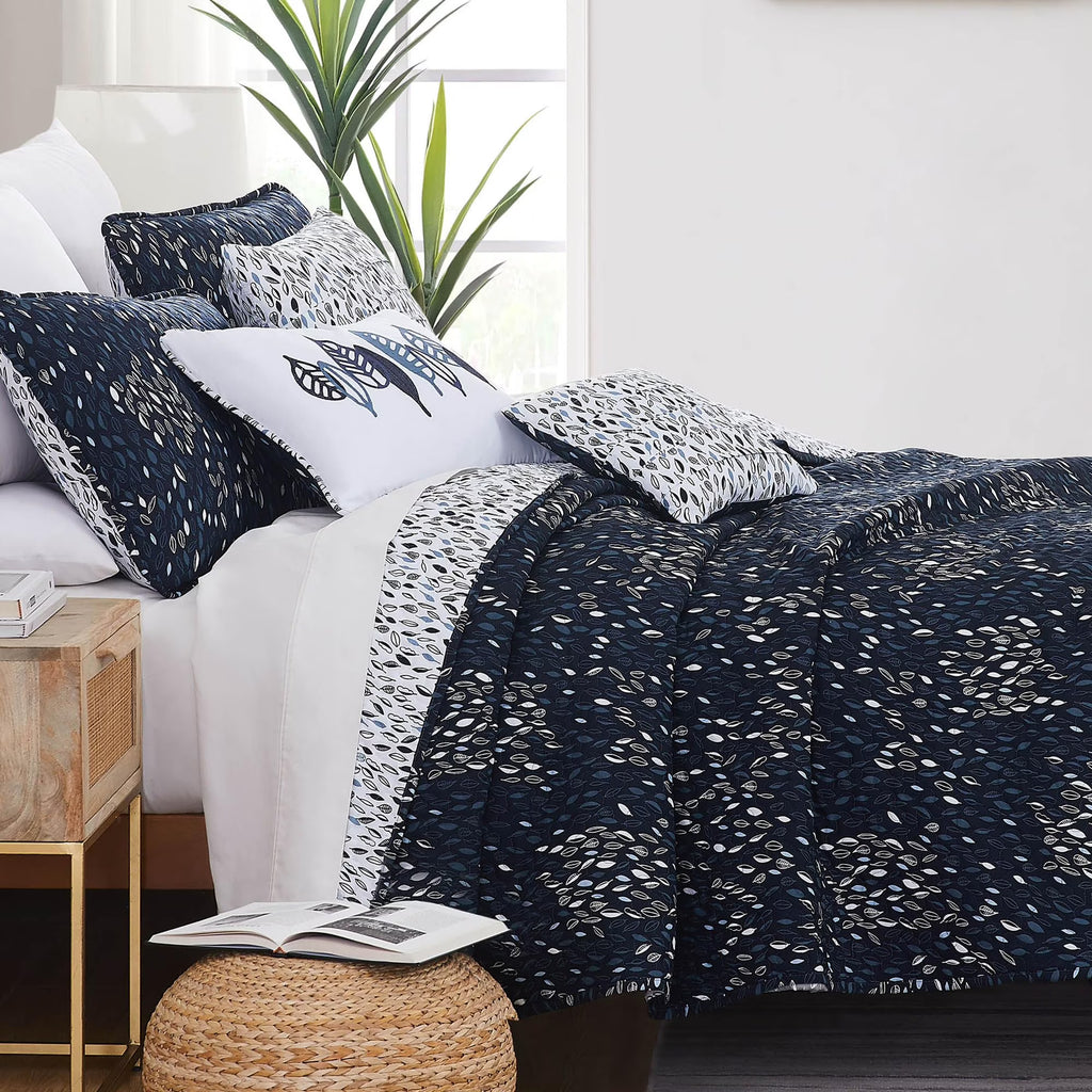 Southshore Fine LinensOversized 5-Piece Twin / Twin XL Quilt Bedding Set with two matching shams and three decorative throw pillows, oversized Paisley farmhouse bedspread Pure Melody Aqua