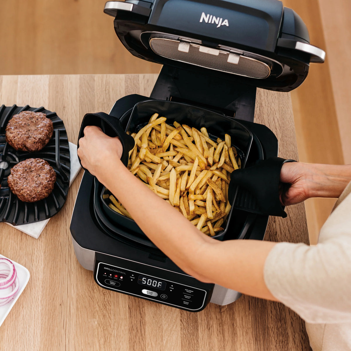 Ninja Foodi 4-in-1 Indoor Grill with 4-qt Air Fryer, Roast, Bake, and Cyclonic Grilling Technology, Black/Stainless AG300