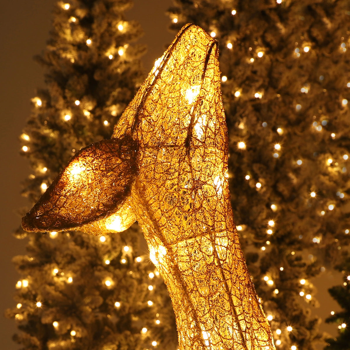 VEIKOUS Christmas Lighted Deer Family Set Outdoor Decor w/ 200 Warm Lights Reindeer Christmas Decor, Ground Stakes and Zip Ties, Gold
