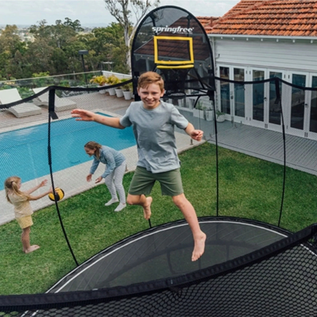 Springfree 8 x 13 ft Large Oval Trampoline w/ Safety Net & SoftEdge Mat