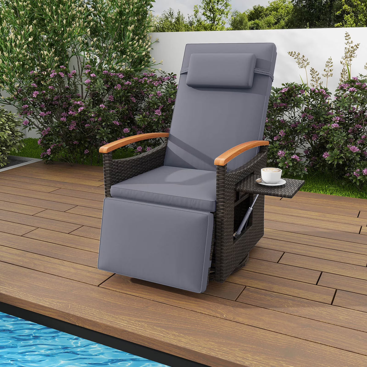 Costway Outdoor 360�� Swivel Rattan Recliner Chair Patio Wicker Chaise Lounge Chair Beige