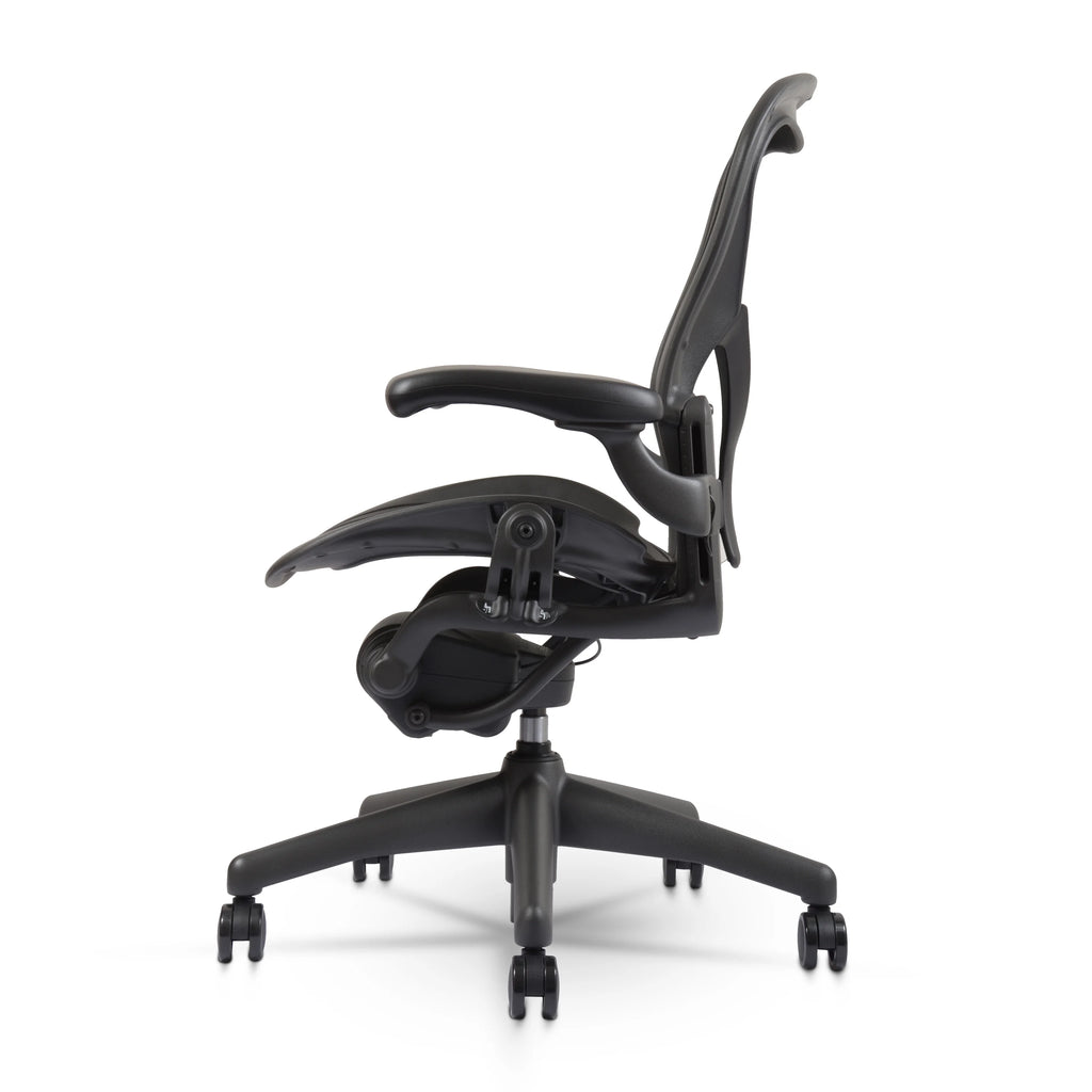 Herman Miller Aeron Chair Size B (𝙍𝙚𝙛𝙪𝙧𝙗𝙞𝙨𝙝𝙚𝙙) �?Fully Loaded PostureFit Clip‑Latch Adjustable Arms and 12‑Year Warranty along with 3 Yr Mechanical Warranty