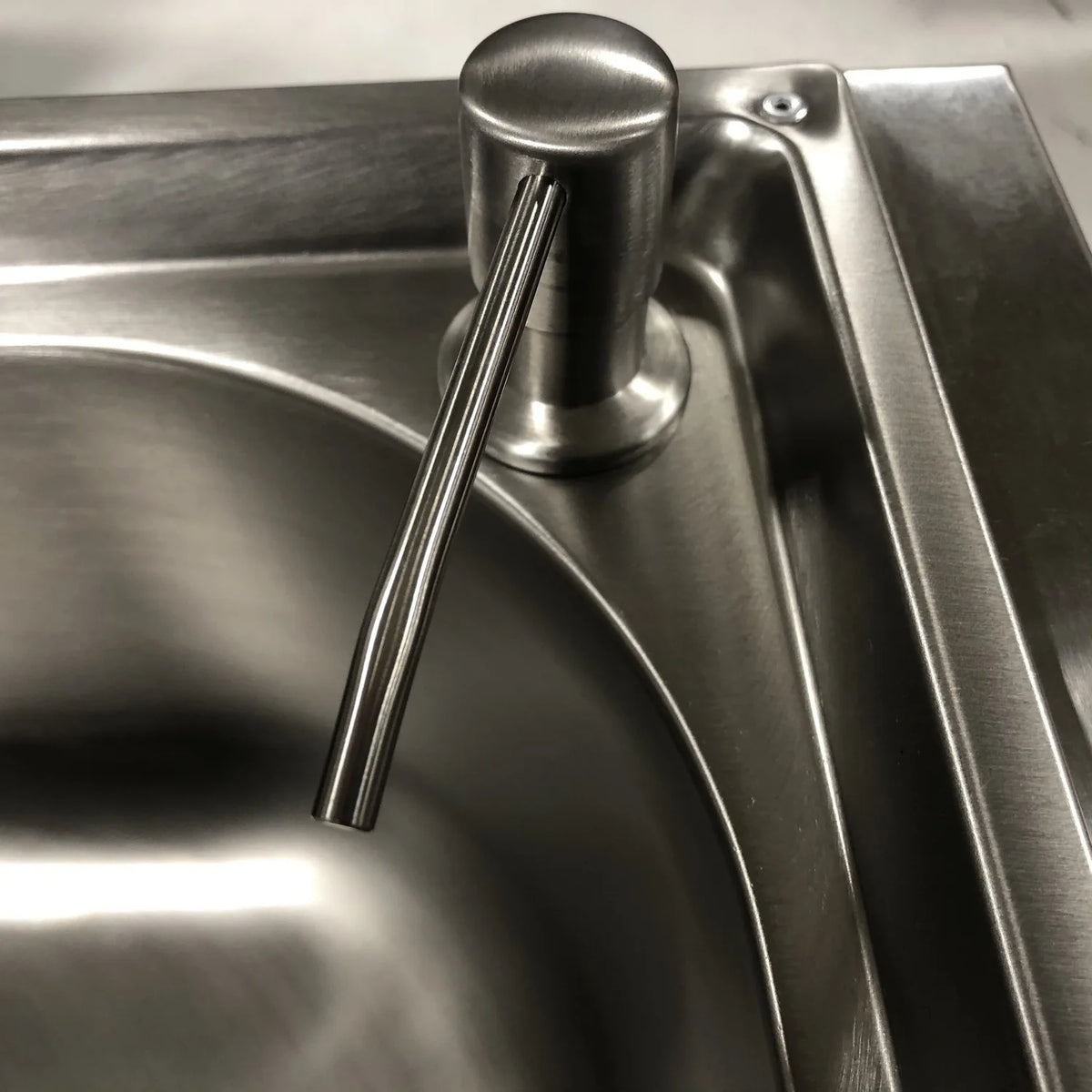 Paragon  Econo Portable Sink (retractable)