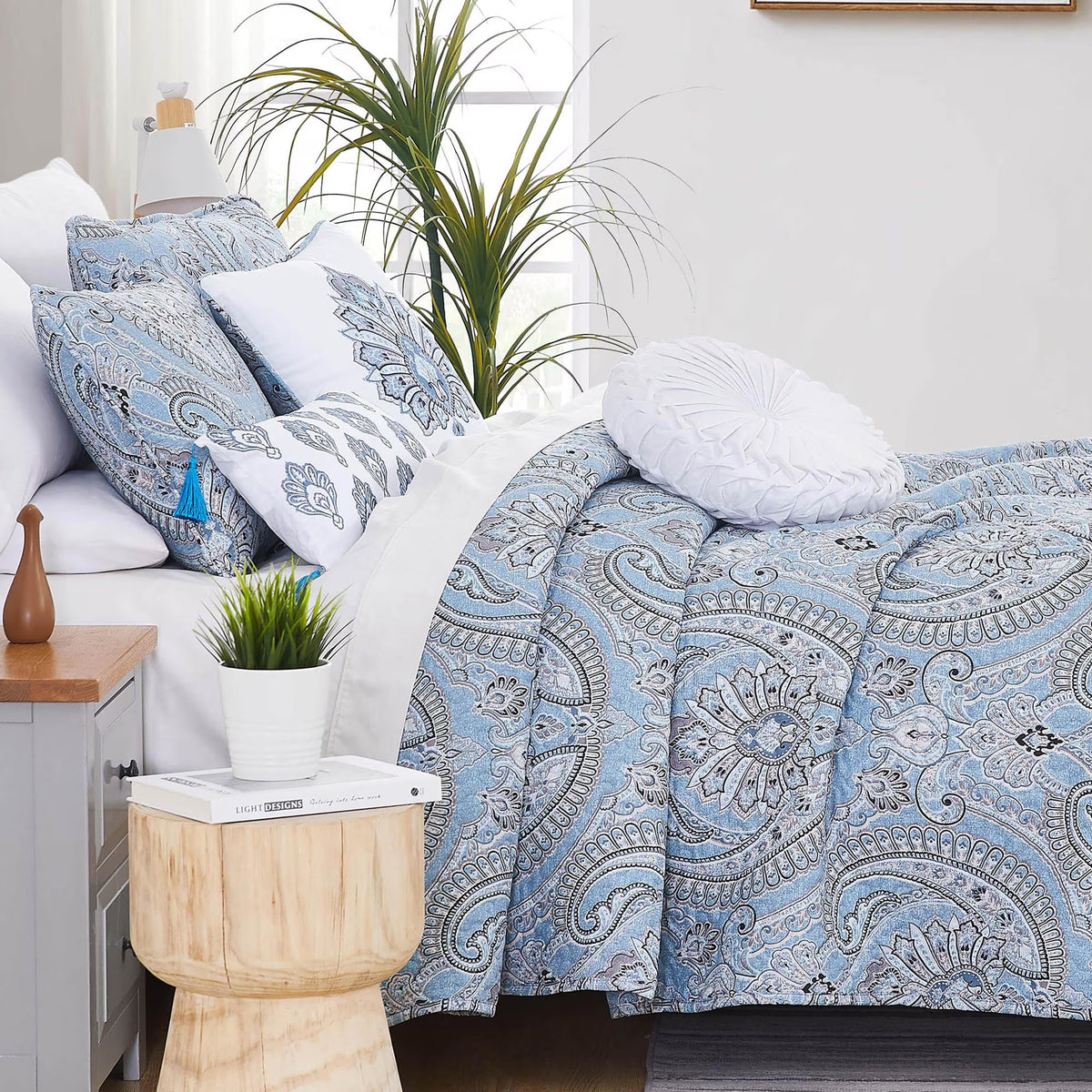 Southshore Fine LinensOversized 5-Piece Twin / Twin XL Quilt Bedding Set with two matching shams and three decorative throw pillows, oversized Paisley farmhouse bedspread Pure Melody Aqua